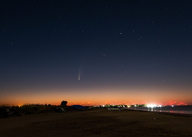 Comet C 2020 F3 NEOWISE over Botievska wind power plant. Photo by Iryna zorg