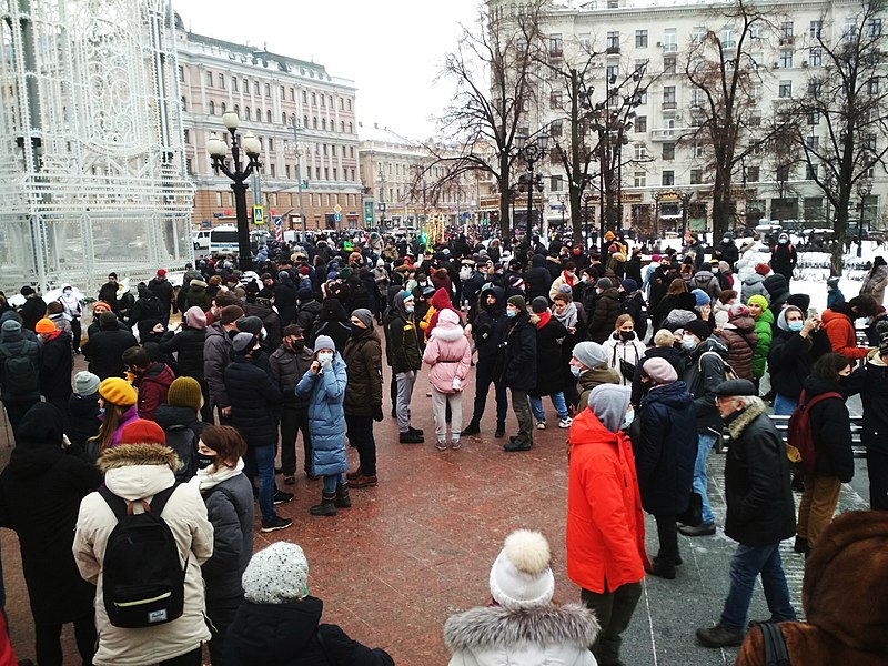 На Пушкинской площади в Москве в 13:56