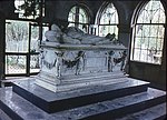 Могила и надгробие (с часовней) Е.Е. Угетти (1857(8)-1907), певицы