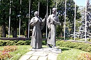 Monumento a una madre que despide a su hijo a la guerra.  Escultor - A. Radionov, bronce, 2005