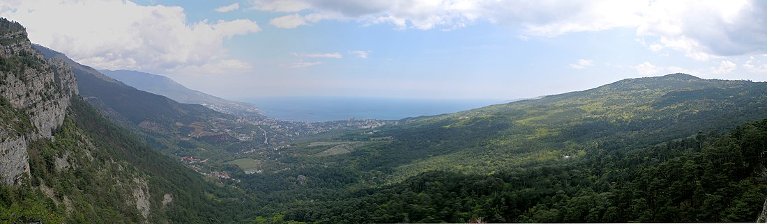 Vista de Yalta da trilha Shtangeevskaya