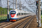 32. KW Der Sapsan ЭВС1-09 der RŽD auf der Bahnstrecke Sankt Petersburg–Moskau zwischen Sablino und Kolpino.