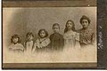 Moshé avec sa fratrie (Rebecca, Ada, Judah, Rachel) et sa mère Fanya, à Kherson, 1906