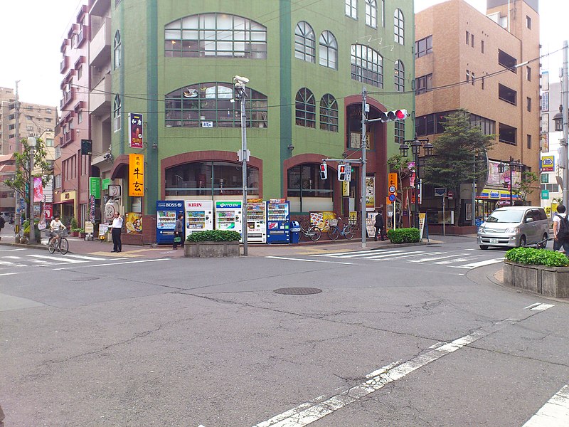 File:立川駅南口東側、マクドナルド近く - panoramio.jpg