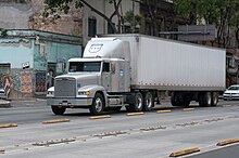 Freightliner FLD120, predecessor line to Century Class 15-07-12-Mexico-D-F-RalfR-N3S 9078.jpg
