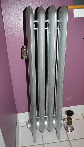 A cast iron radiator with single-pipe steam supply and radiator air vent