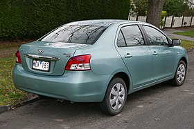 2007 Toyota Yaris (NCP93R) YRS sedan (2015-08-07) 02.jpg