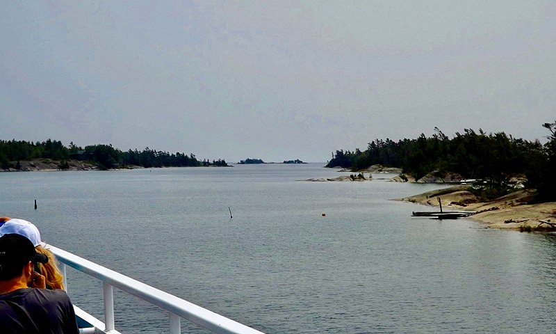 File:20150705 - 63 - The Archipelago, Ont. - Among the Outer Islands.jpg
