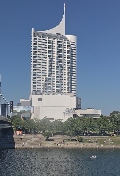 File:2017-05-28 AT Wien 22 Donaustadt, Neue Donau, Hochhaus Neue Donau (50811106812).jpg