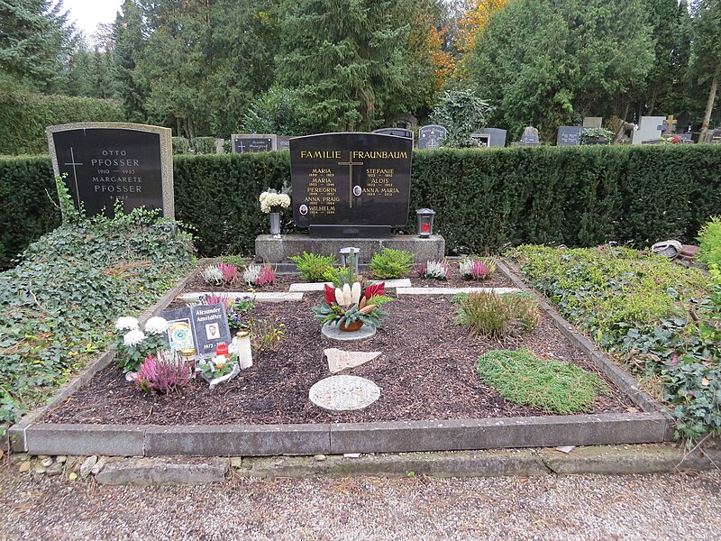 File:2017-10-31 (436) Hauptfriedhof St. Pölten.jpg