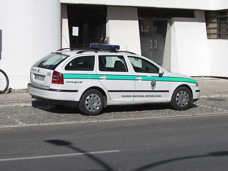 File:2017-11-08 GNR Police car, Rua Pedro Álvares Cabral, Albufeira.JPG