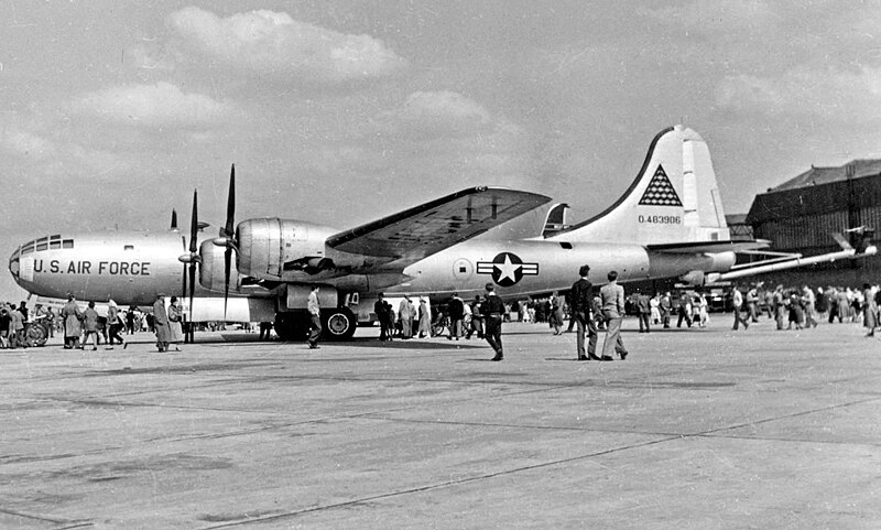 File:420th Air Refueling Squadron Bell-Atlanta KB-29P-45-BA Superfortress 44-83906.jpg