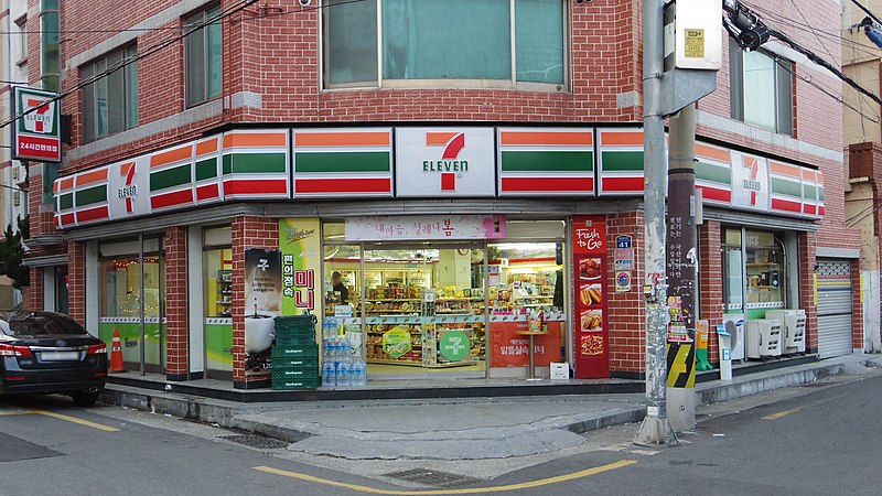 File:7-Eleven store Busan-Yeonsan-jungang branch 20180331 063210.jpg