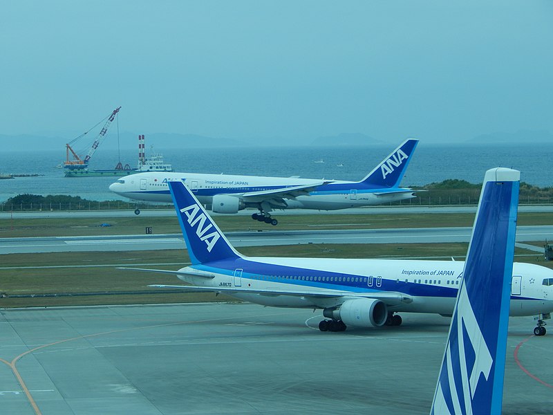 File:ANA 777-200 at OKA (33133926470).jpg