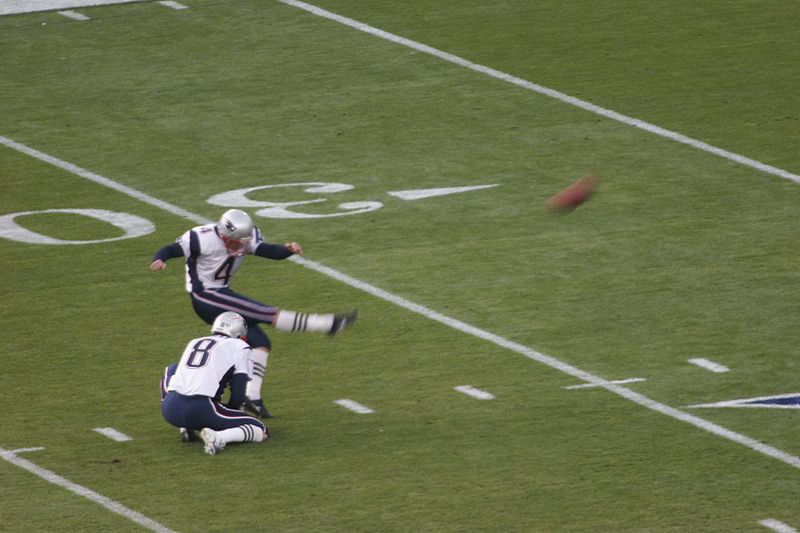 File:Adam Vinatieri warms up prior to Super Bowl XXXIX.jpg