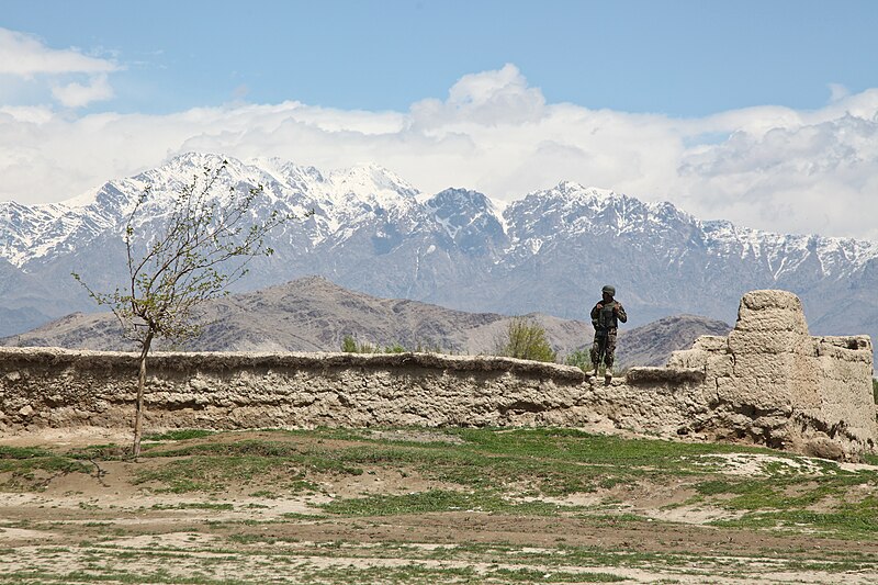 File:Afghan police officer standing on wall while on security duty near Bagram 140416-A-IY570-041.jpg