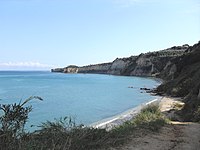 Άποψη της ακτής του Μεσσηνιακού Κόλπου μεταξύ της Αγίας Τριάδας και της Κορώνης.