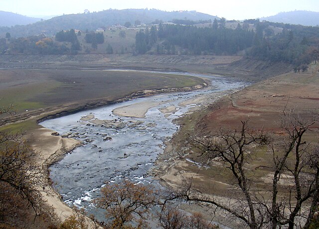 Image: American river running through the El Dorado hills