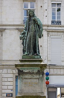 Statue für Dufresne du Cange am René-Goblet-Platz in Amiens