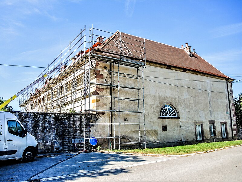 File:Ancien couvent des Récollets, vu de la rue du village.jpg