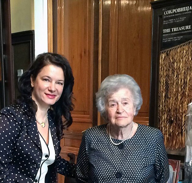 File:Angela Craciun, President of Fondation André Malraux with Irina Antonova, President of Pushkin Museum signing a convention for an exhibition under the patronage of UNESCO, dedicated to André Malraux, former French Minister of Culture.jpg
