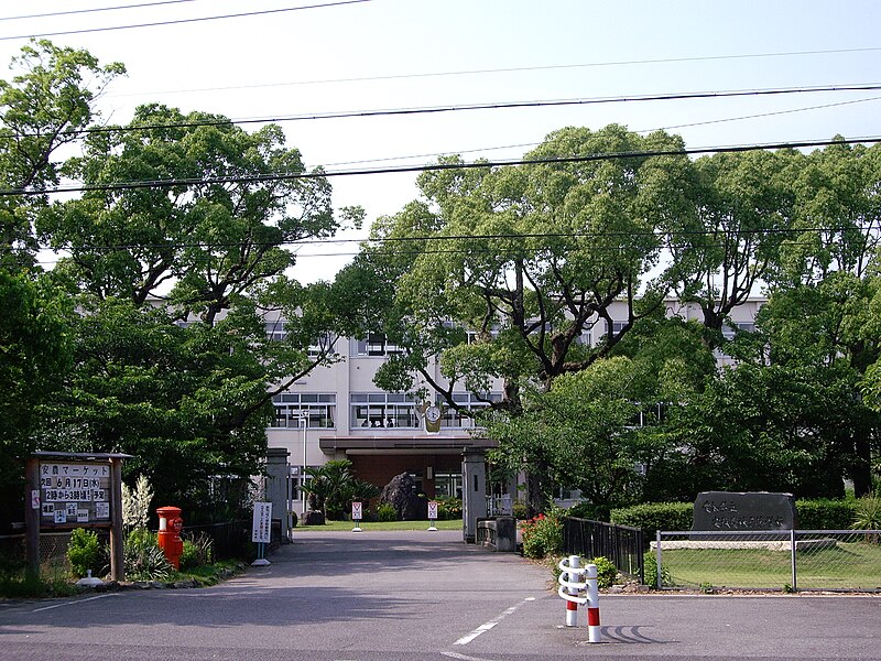 File:Anjo Norin High School 090615.jpg