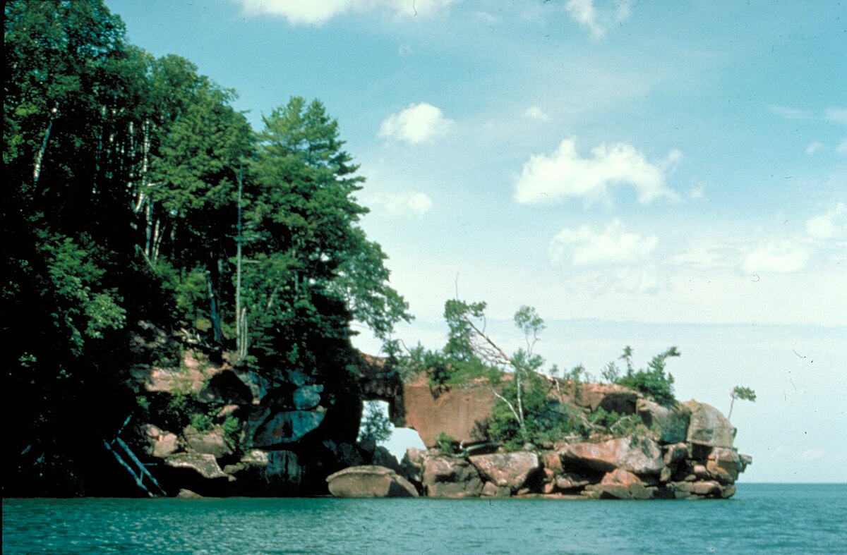 Малиновый остров горный. Малиновый остров США фото. Superior ko'li. Apostle Islands nl.