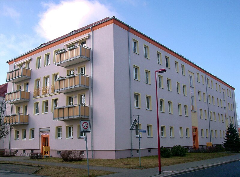 File:August-Bebel-Straße 18a-c HY.JPG