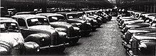 Autos fabriquées par la compagnie Aston à Birmingham en 1948.