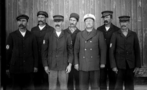 The men of the Kitty Hawk Life-Saving Station, 1900