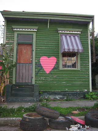 <span class="mw-page-title-main">Shotgun house</span> Narrow rectangular domestic residence