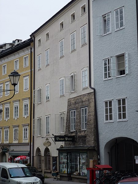 File:Bergstraße 16, Salzburg.jpg