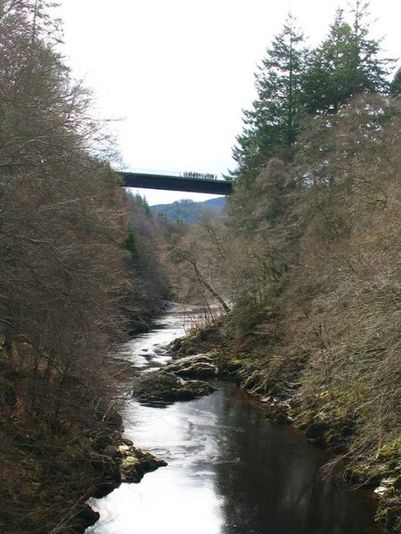 File:Between two bridges - geograph.org.uk - 1239384.jpg