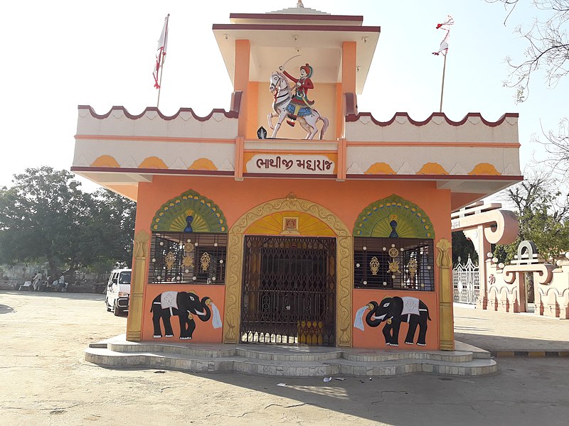 File:Bhathiji Temple at Savli.jpg