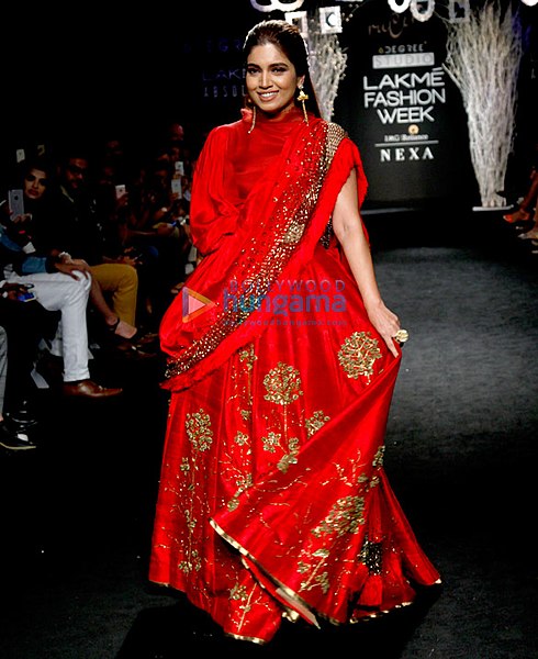 File:Bhumi Pednekar walks for Rucera at Lakme Fashion Week 2017 (04).jpg