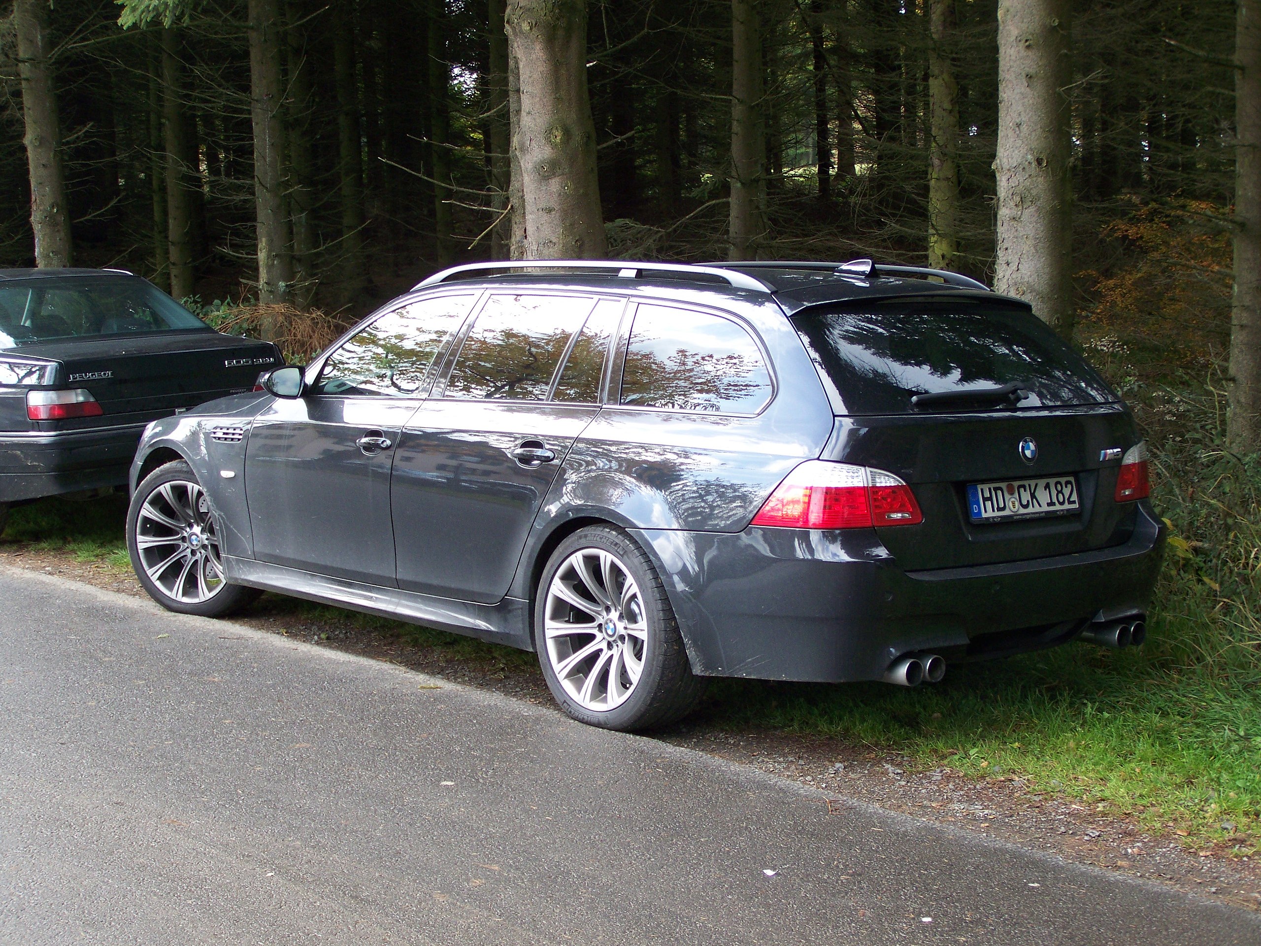 File:Black BMW M5 Touring (E61) rl 2008.jpg - Wikipedia