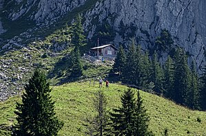 View of the Bockmattlihütte (1500 m above sea level) from the Schwarzenegghöchi (1379 m above sea level).