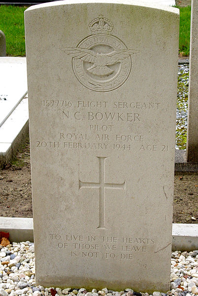 File:Bowker - N.C. - Harderwijk - cemetery.JPG