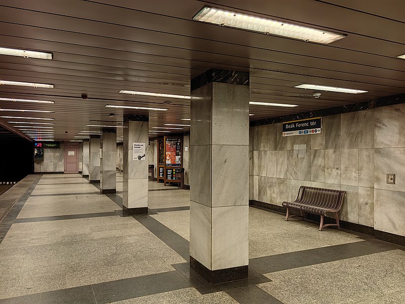 File:Budapest, M1 metró, Deák Ferenc tér, 22.jpg