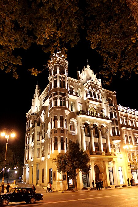 Building in Neftchiler Avenue, Baku, 2010.jpg