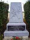 Buire-sur-l'Ancre, stele kahden ranskalaisen sotilaan muistoksi 20. toukokuuta 1940.jpg