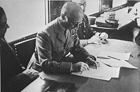 Generaal Charles Hüntziger tekent een wapenstilstand met Duitsland namens Frankrijk op 22 juni 1940