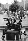 Bundesarchiv Bild 183-1988-0726-024, Berlin, fountain in front of the palace hotel.jpg