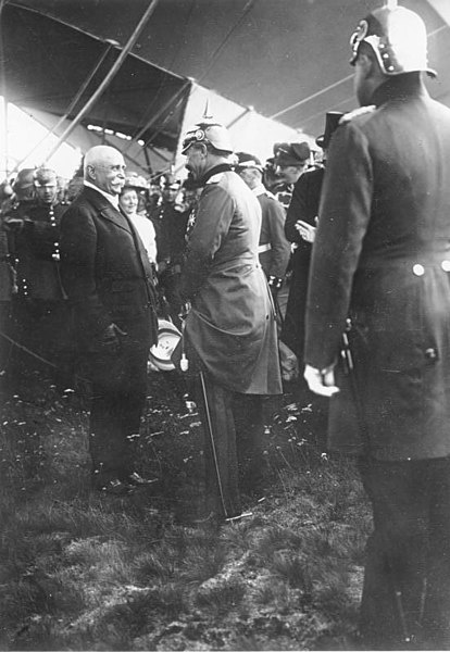 File:Bundesarchiv Bild 183-R12315, Kaiser Wilhelm II. und Graf Zeppelin in Tegel.jpg