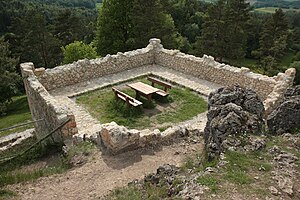 Burgruine-Lichtenegg - Der restaurierte Bergfriedrest (Mai 2009)