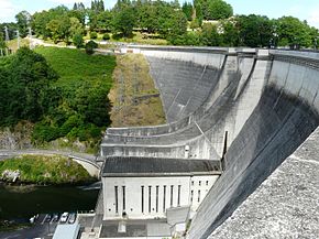 Cère barrage de Saint-Étienne-Cantalès (1).JPG