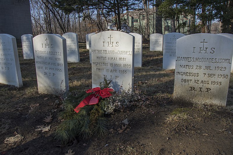 File:CIA Jesuit cemetery 02.jpg