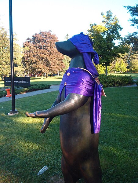 File:Canadiana Begging Bear - Carl Skelton, dressed as a magician.jpg