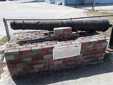 One of two cannons attributed to HMS Thunderer, displayed at a rum cake factory on Grand Cayman Island CannonThundererCayman01.jpg