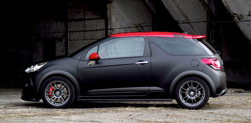 File:Citroën DS3 Racing THP 200 S. Loeb Edition Seitenansicht.jpg